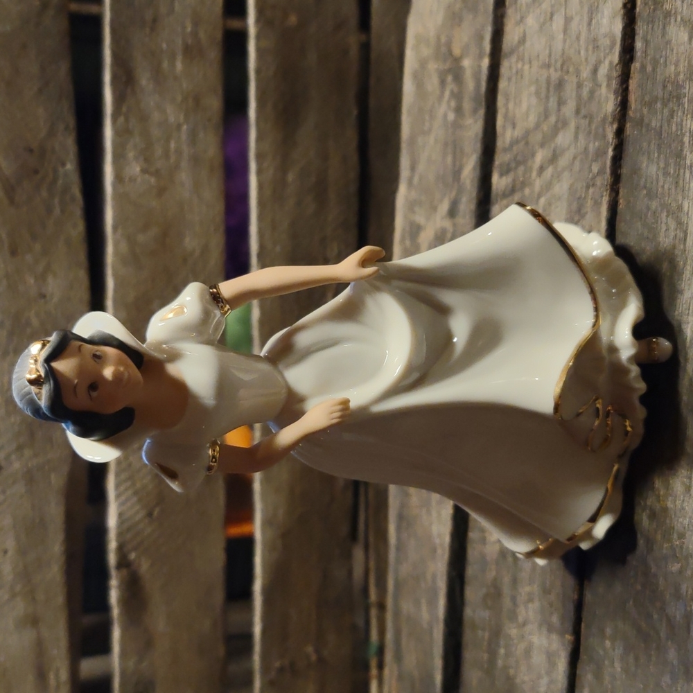 Snow White by Lenox